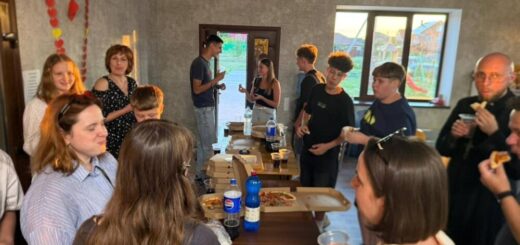 Парафіяльна молодь УМХ парафії Пресвятої Трійці УГКЦ м. Полтави долучилася до всеукраїнських молитовних чувань з нагоди 25-ї річниці історичного візиту святого Івана Павла ІІ до України